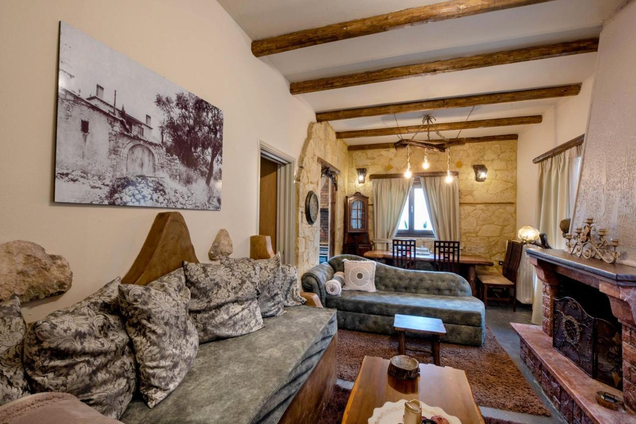 Apartment Lykovrisi